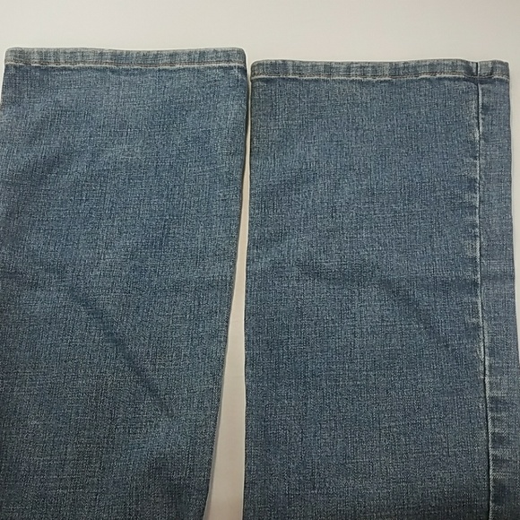 Lucky Brand Distressed Blue Jeans - Picture 8 of 8